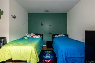 205 Haddon Hollow Ct, Middle Island, NY 11953 - Photo 12