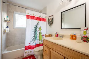 205 Haddon Hollow Ct, Middle Island, NY 11953 - Photo 10