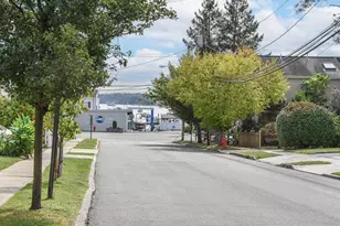 20 Oldwood Rd, Port Washington, NY 11050 - Photo 22