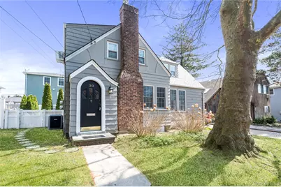 20 Oldwood Road #1st Floor, Port Washington, NY 11050 - Photo 1