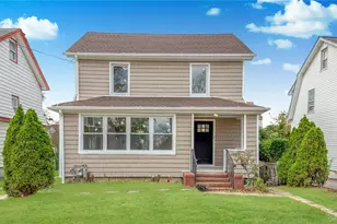 64 S Montgomery St, Valley Stream, NY 11580 - Photo 4