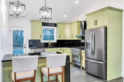 10 Shinnecock Lane, Hampton Bays, NY 11946 - Photo 16