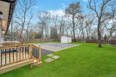 10 Shinnecock Lane, Hampton Bays, NY 11946 - Photo 32