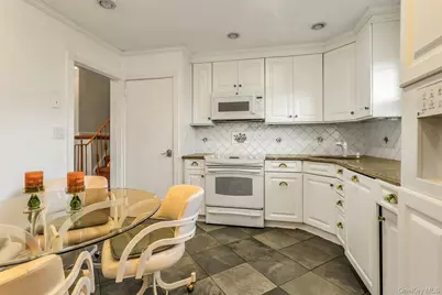 946 Bard Road, Westbury, NY 11590 - Photo 6