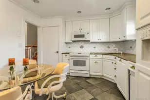 946 Bard Rd, Westbury, NY 11590 - Photo 6