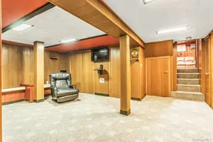 946 Bard Rd, Westbury, NY 11590 - Photo 14