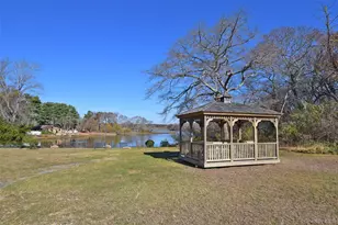 301 Artist Lake Dr, Middle Island, NY 11953 - Photo 28