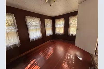 647 S Drury Lane, Rock Tavern, NY 12549 - Photo 4