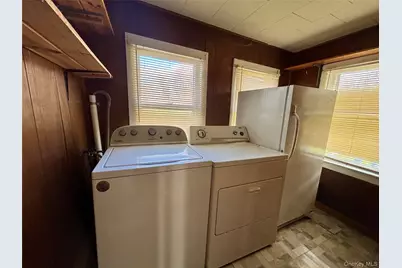 647 S Drury Lane, Rock Tavern, NY 12549 - Photo 16