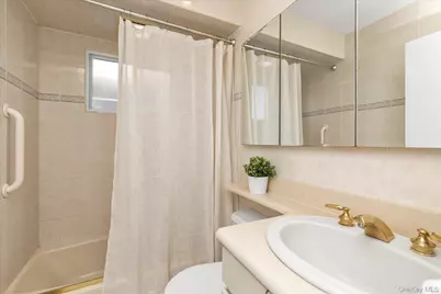 6 Karen Avenue, Plainview, NY 11803 - Photo 16