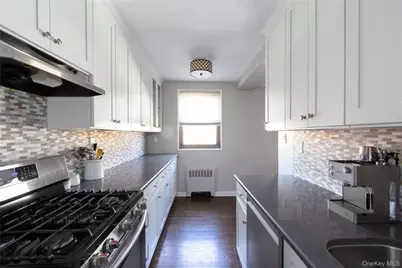 163-62 Willets Point Boulevard #Upper, Whitestone, NY 11357 - Photo 10