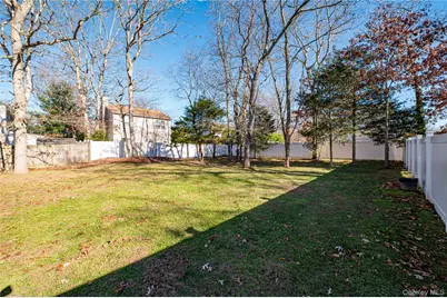 27 Manchester Road, Huntington, NY 11743 - Photo 12