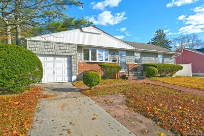 7 Stephen Drive, Farmingdale, NY 11735 - Photo 2