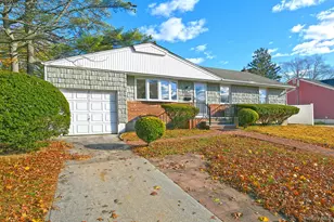 7 Stephen Dr, Farmingdale, NY 11735 - Photo 2