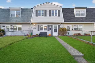 204 Country Club Dr, Maybrook, NY 12543 - Photo 2