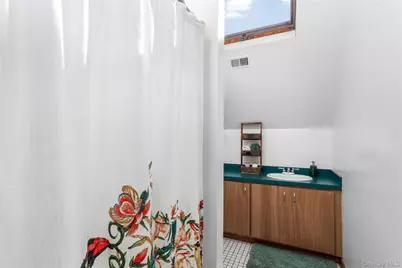 8 Hill Drive, Riverhead, NY 11901 - Photo 10