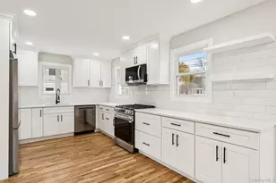 41 Leyden St, Huntington Station, NY 11746 - Photo 14