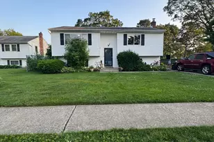 2 Mortell Ct, Babylon, NY 11726 - Photo 12