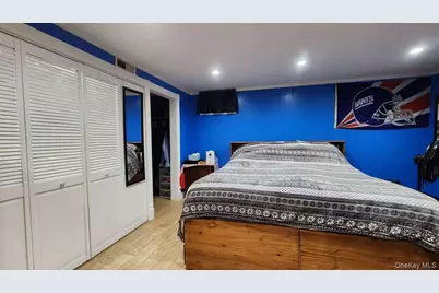 11516 Poppenhusen Avenue, College Point, NY 11356 - Photo 14