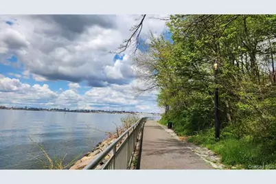 11516 Poppenhusen Avenue, College Point, NY 11356 - Photo 20