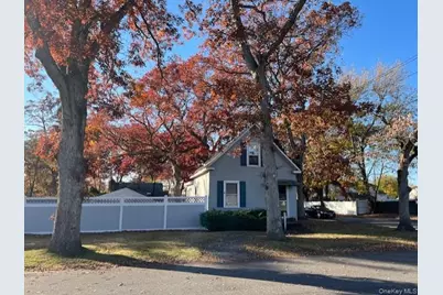 6 Dunwoodie Avenue, West Islip, NY 11795 - Photo 2