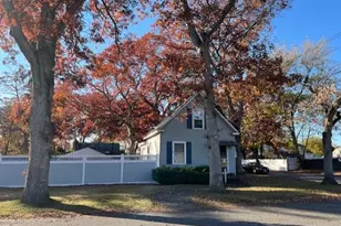 6 Dunwoodie Ave, West Islip, NY 11795 - Photo 2