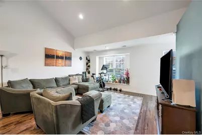 156 Ashley Court, Central Islip, NY 11722 - Photo 4