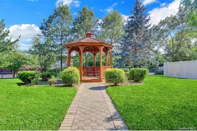 20 Toehee Place #1B, Islip, NY 11751 - Photo 12