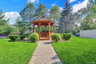 20 Toehee Pl, Islip, NY 11751 - Photo 12