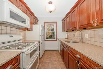 20 Toehee Place #1B, Islip, NY 11751 - Photo 4