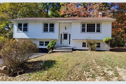 3 Carroll Drive, Woodbury, NY 10930 - Photo 2