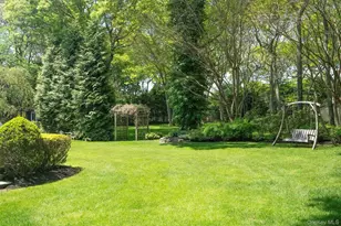 10 Emerson Ct, Hampton Bays, NY 11946 - Photo 16
