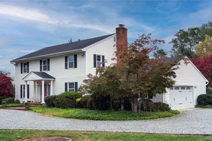 12 Briarwood Ct, Saint James, NY 11780 - Photo 10