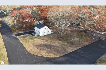 33 Broadway Street, Shirley, NY 11967 - Photo 4