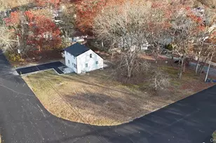 33 Broadway St, Shirley, NY 11967 - Photo 4