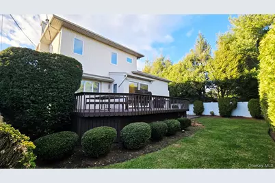 34 Melanie Lane, Syosset, NY 11791 - Photo 24