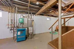 2398 Yorktown St, Oceanside, NY 11572 - Photo 16