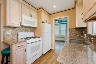 2398 Yorktown St, Oceanside, NY 11572 - Photo 10