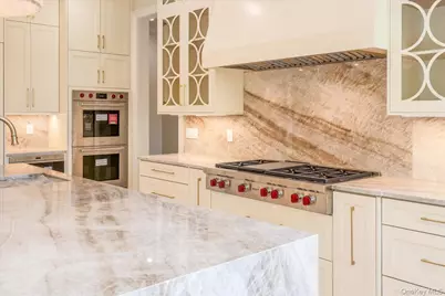 566A E Shore Road, Great Neck, NY 11024 - Photo 14