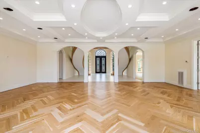 566A E Shore Road, Great Neck, NY 11024 - Photo 8