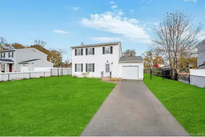 57 Macarthur Avenue, Brentwood, NY 11717 - Photo 4