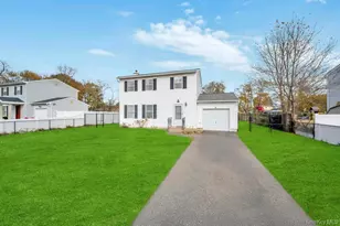 57 Macarthur Ave, Brentwood, NY 11717 - Photo 4