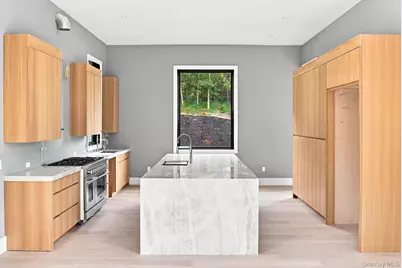 207 Middle Line Highway, Southampton, NY 11968 - Photo 6