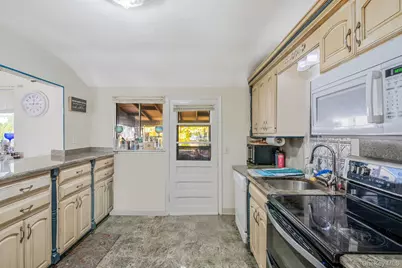 19 Amsterdam Avenue, West Babylon, NY 11704 - Photo 10