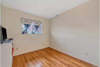 19 Amsterdam Avenue, West Babylon, NY 11704 - Photo 14