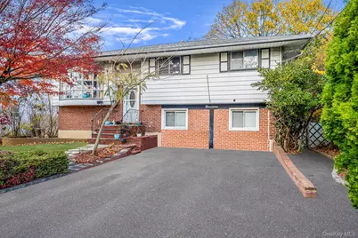 19 Amsterdam Avenue, West Babylon, NY 11704 - Photo 2