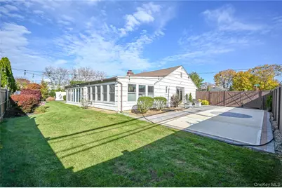 2 Meadow Lane, Rockville Centre, NY 11570 - Photo 4