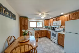 928 Peconic Ave, West Babylon, NY 11704 - Photo 28