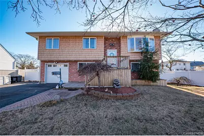 928 Peconic Avenue, West Babylon, NY 11704 - Photo 2