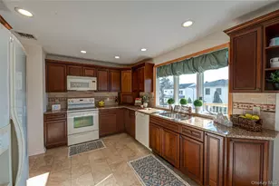 928 Peconic Ave, West Babylon, NY 11704 - Photo 12